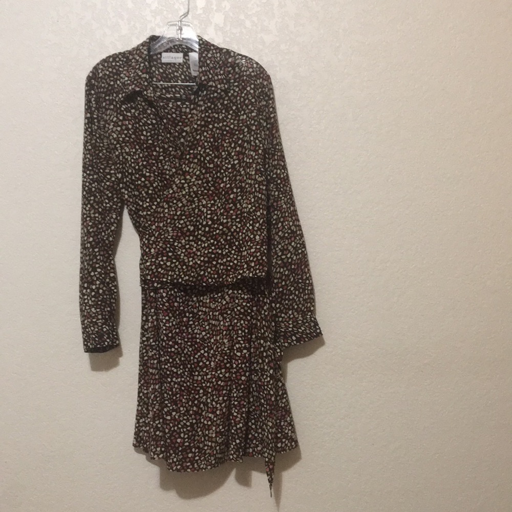 1 piece top is buttoning wrap around